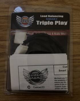 Custom Dynamics 2050-0381 Smart Triple Play Light Module 96-2013 Harley Fl Fx Xl